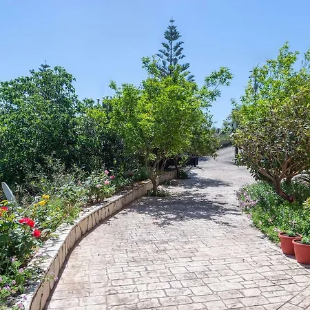 بيت للعطل Melanthi Castle View Holiday