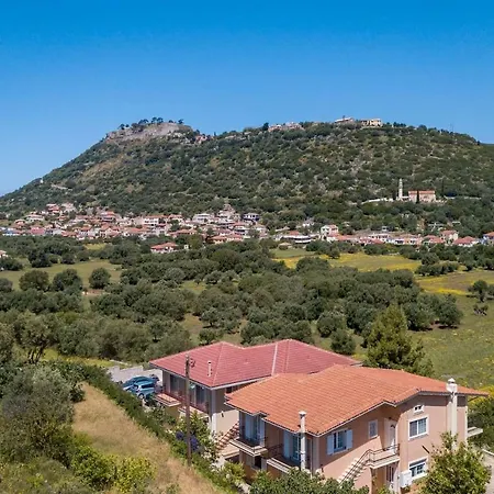 Melanthi Castle View Holiday بيت للعطل